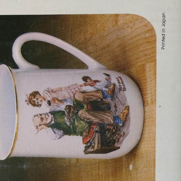 HOST PICK⭐Vintage 1982 Normal Rockwell Collector's Mug Set Trimmed In 24K Gold - Picture 5 of 5